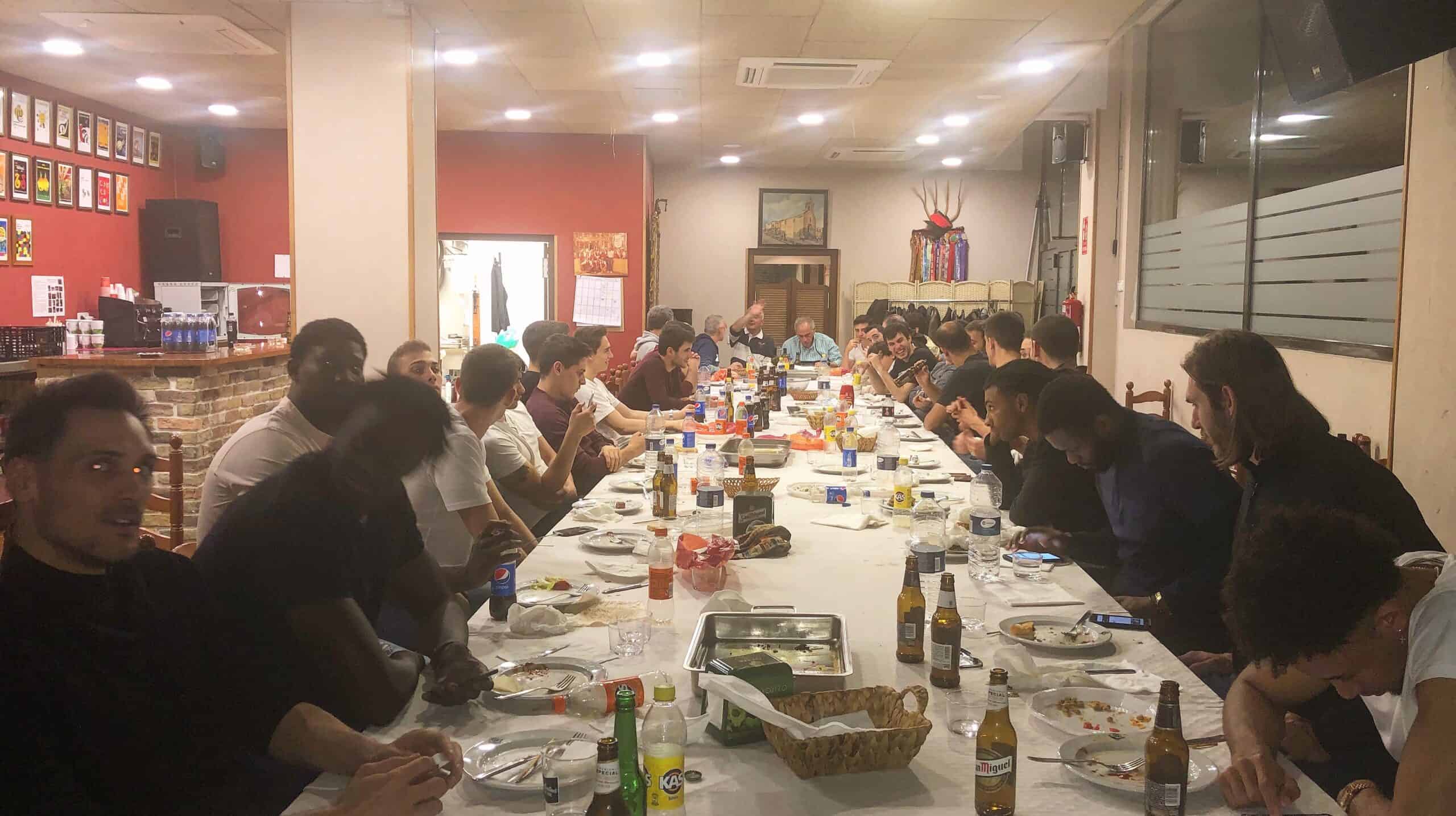 Sopar d’equip al complet