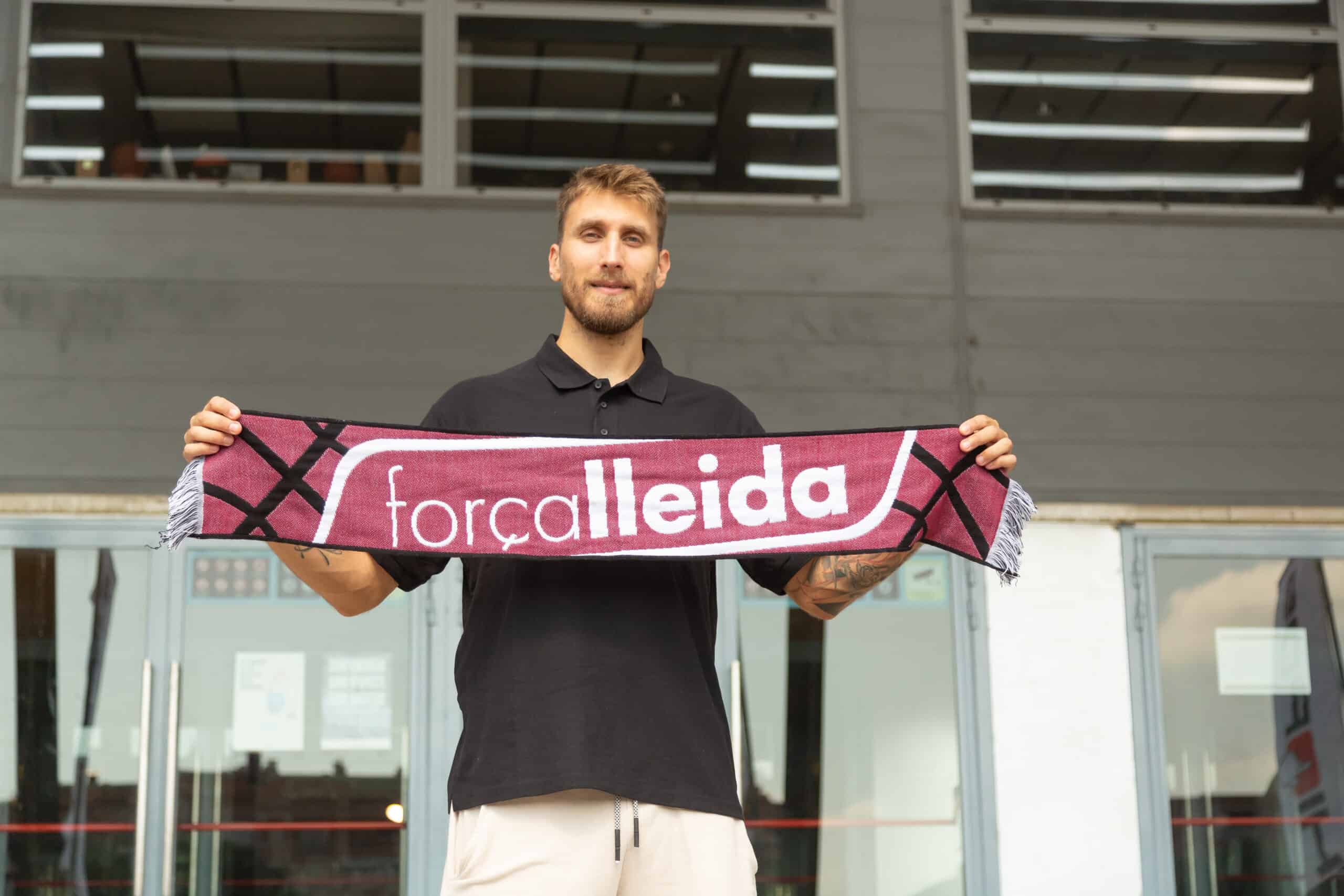 Javi Vega: «Que club y entrenador pongan tanto interés en ti y te quieran para mí fue muy importante»