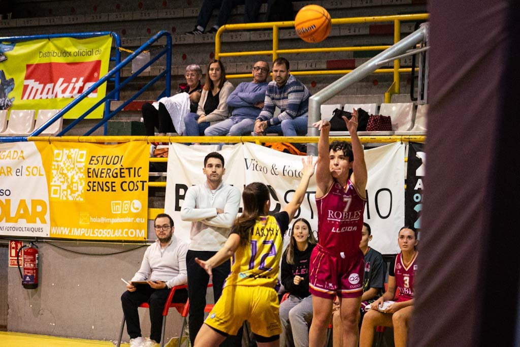 Un Mataró acertado se impone en el Robles