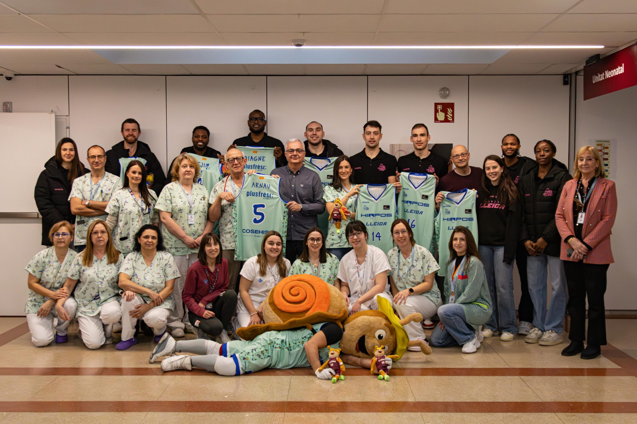 Este partido TÚ TAMBIÉN LO JUEGAS: Visita al Aula Hospitalaria del Arnau de Vilanova y camiseta especial para el partido contra Bàsquet Girona
