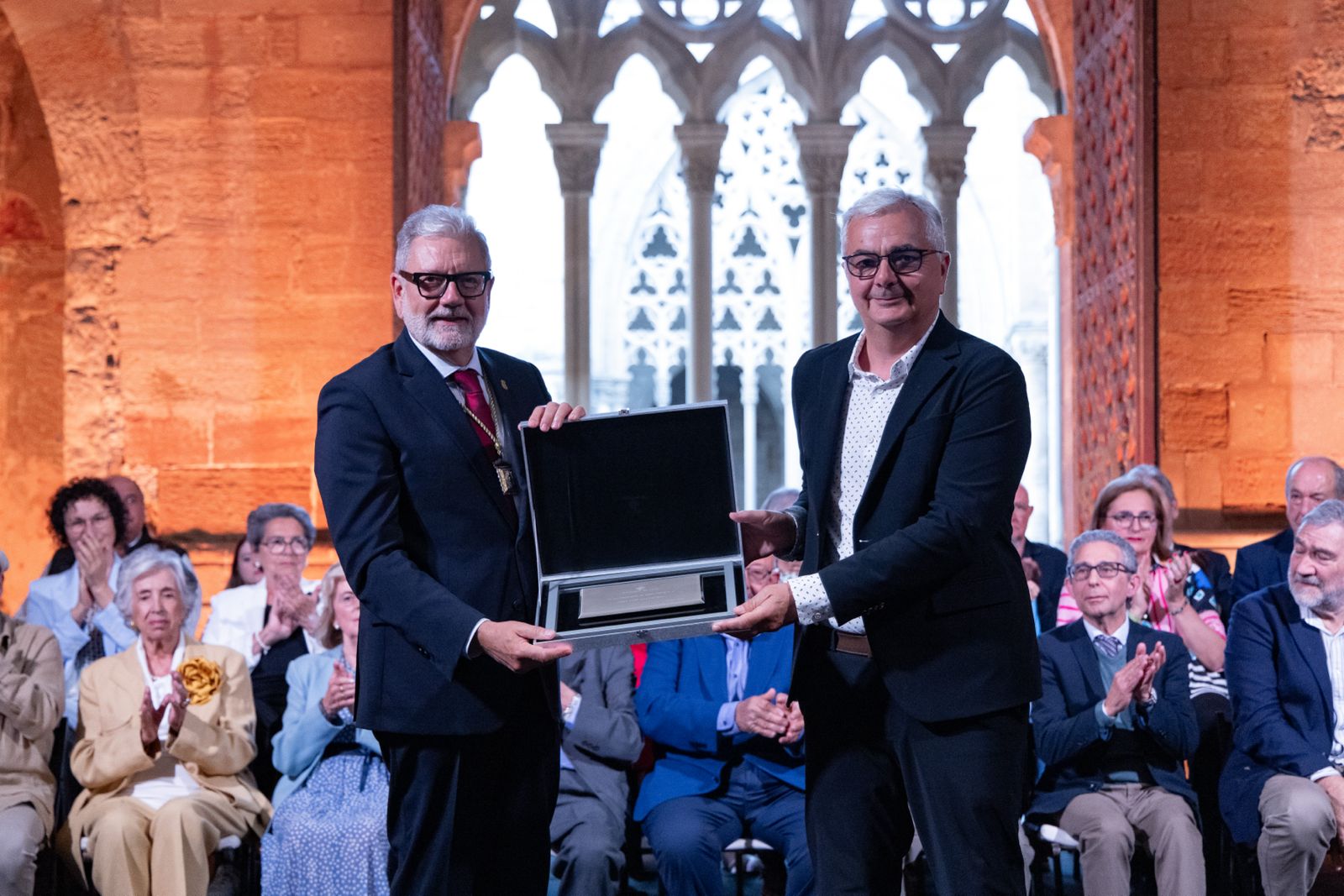 El Força Lleida recibe la Placa al Mérito Deportivo de la Paeria en una noche especial en la Seu Vella